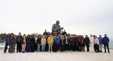 İstanbul Maltepeli öğrencilerden Çanakkale'ye duygusal ziyaret