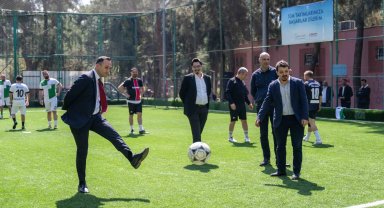 İzmir Bornova Belediyesi'nde dostluk sahaya taşındı
