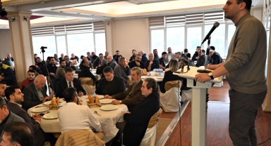 İzmir Bornova'da sanayi esnafıyla aynı sofrada