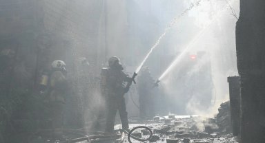 İzmir Konak'ta bina yangını kontrol altında