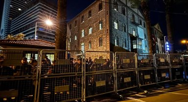 İzmir Meslek Fabrikası'na polis kuşatmasında tahliye girişimi! Başkan Tugay: Bu mülk İzmir halkınındır