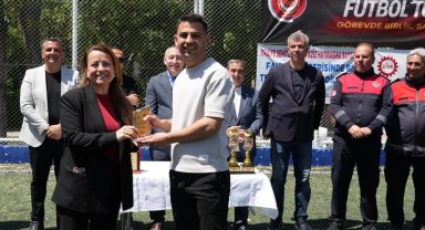 İzmir'de itfaiyecilerden anlamlı turnuva