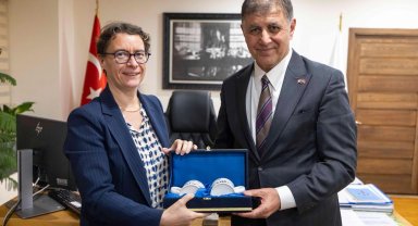 İzmir'in Fransa şehirleriyle bağı güçleniyor 