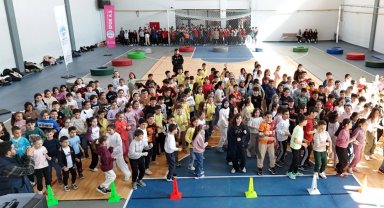 Kayseri Büyükşehir Develili öğrencileri sporla buluşturdu