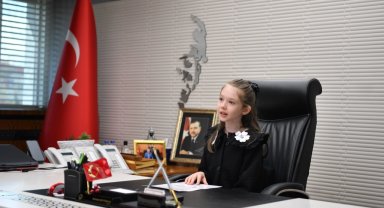 Kayseri Büyükşehir koltuğuna minik Zeynep oturdu