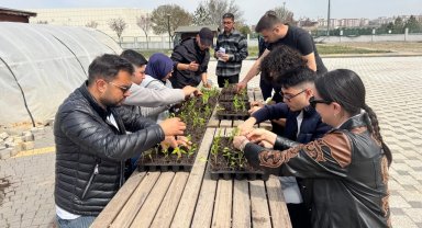 Kayseri Büyükşehir'den üniversitelilere uygulamalı tarım eğitimi