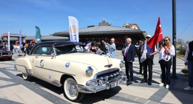 Klasik Otomobil Turu Bursa'yı renklendirdi... 'Klasik'ler geleceğe umut oldu