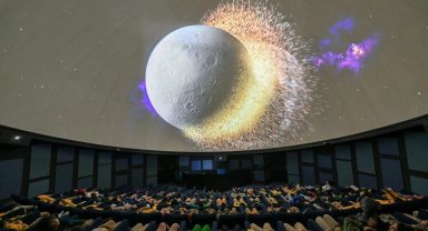 Mersin'de planetaryum çocukları evrenle buluşturuyor