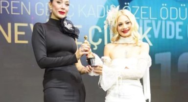 Raffles'ta yıldızlar geçidi: Nevide Çiçek'e 'İlham' Ödülü!
