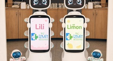 Servis robotları İzmit Gülümse Kafelerde iş başı yaptı