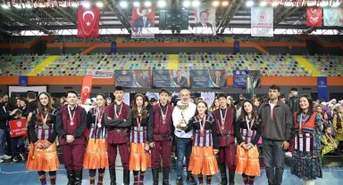Trabzon'da halk oyunlarında çifte şampiyonluk
