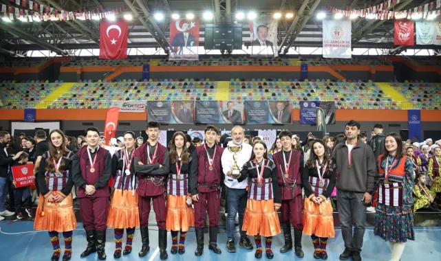 Trabzon'da halk oyunlarında çifte şampiyonluk