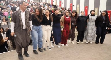 Üniversitede sıra gecesi coşkusu