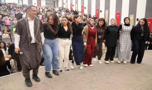 Üniversitede sıra gecesi coşkusu
