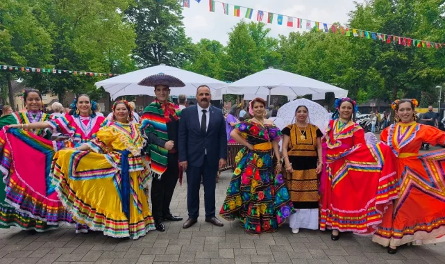 Almanya Dinslaken'de binlerce kişi geleneksel kutlamada buluştu