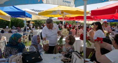 Anneler Günü'nde Güzelbahçe'de sevgi dolu buluşma