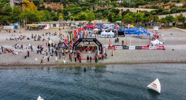 Antalya'da 21 ülkeden 750 sporcu kulaç attı