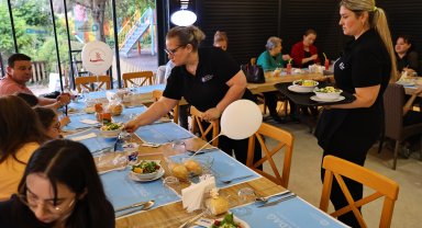 Antalya'da çölyak hastaları glütensiz sofrada buluştu