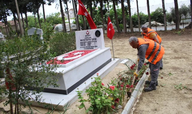Antalya'da mezarlıklar bayram ziyaretine hazır