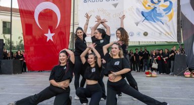 Bornova'da dans coşkusu