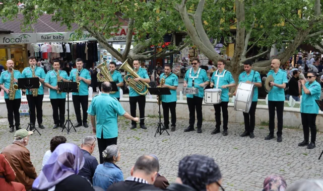 Bursa Büyükşehir Bandosu bahar konserleri ile coşturdu