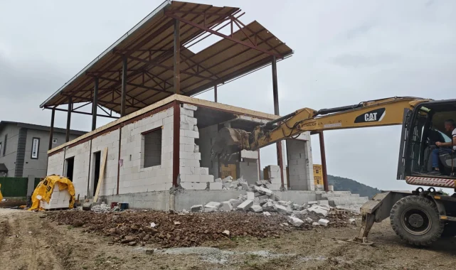 Bursa Nilüfer'de iki kaçak yapı yıkıldı