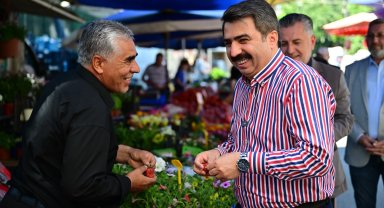 Bursa Yıldırım'da Başkan Yılmaz pazarda bayramlaştı