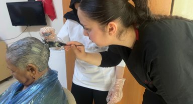 Bursa'da meslek lisesi öğrencilerinde huzurevinde anlamlı dokunuş