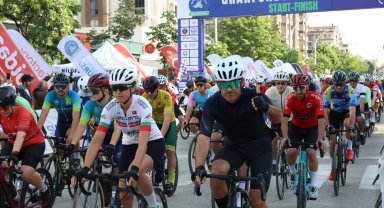 Bursa'da pedallar 'Daha Fazla Kadın Yarışmacı' için döndü