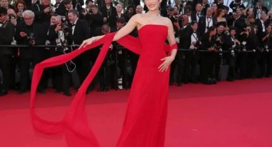 Cannes kırmızı halısında bir İpsalalı... Sümeyye Aydoğan ışıltısıyla büyüledi