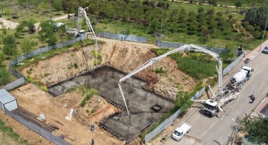 Çayırova'da 'Kültür Evi'nin temel beton serimi gerçekleştirildi