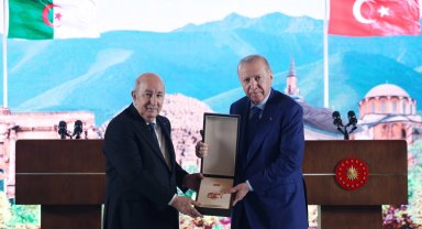 Cezayir Cumhurbaşkanı Tebbun'a Devlet Nişanı tevcih edildi