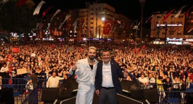 Denizli'de dev buluşma: On binler Sefo konserine akın etti