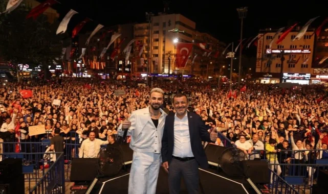 Denizli'de dev buluşma: On binler Sefo konserine akın etti