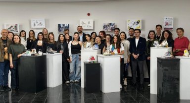 DEÜ'de ayakkabılar sanatla buluştu