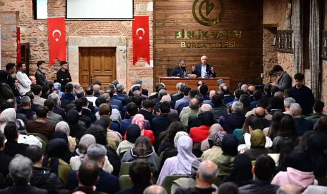 Efkan Ala Birlik Vakfı'nda gençlerle buluştu