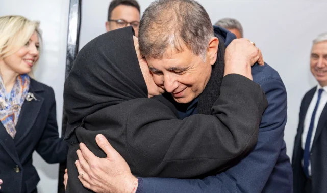 Emekli 'açız' dedi, Büyükşehir el uzattı