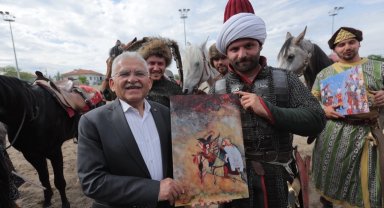 "Erciyes'in Gölgesinde Geleneksel Atlı Spor Gösterisi"ne büyük ilgi