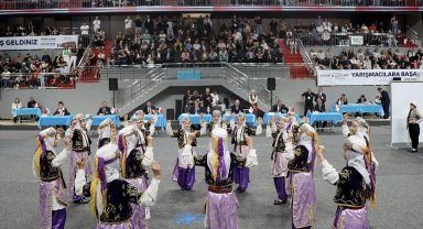 Gaziantep'te kültür rüzgarı... Halk Oyunları Bölge Şampiyonası büyük ilgi gördü