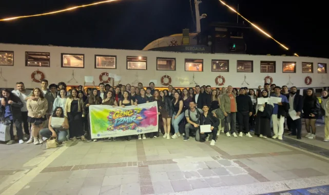 Genç İzmir gönüllüleri, Bergama Vapuru'nda buluştu