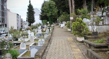 Giresun'da mezarlıklar bayrama hazır