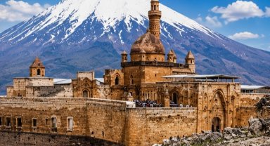 İshak Paşa Sarayı bayramda ziyaretçi akınına uğradı