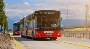 İstanbul Maltepe'de mezarlıklarda bayram temizliği
