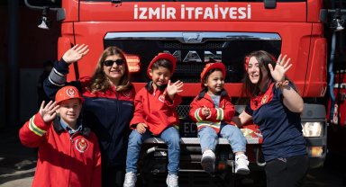 İzmir'de alevlere koşan süper anneler