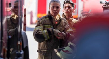 İzmir'de alevlerin içine 19'unda girdiler