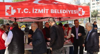 İzmit Belediyesi Cumalık gönül ikramlarını Kozluk'ta yaptı