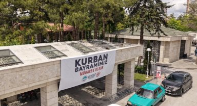 Kayseri Büyükşehir mezarlıkları bayrama hazırladı
