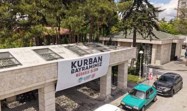Kayseri Büyükşehir mezarlıkları bayrama hazırladı