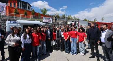 Kayseri Büyükşehir'den plaj voleybolu hediyesi