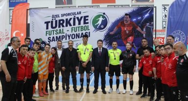 Kayseri Kocasinan Belediyespor Down Sendromlu Futbol Takımı şampiyon oldu